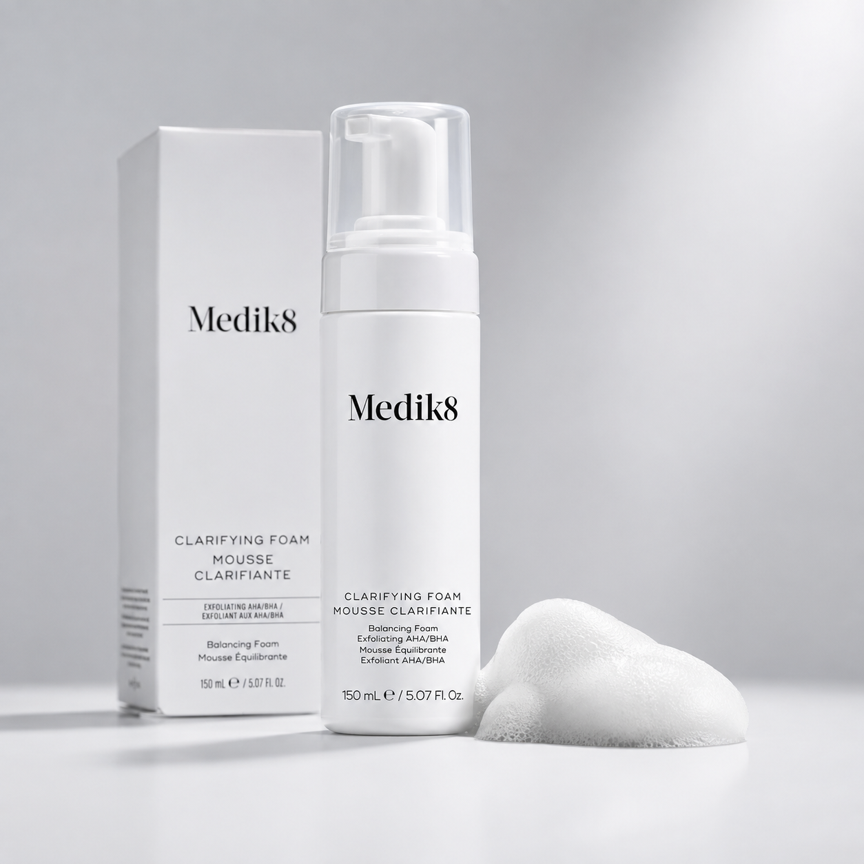 Medik8 Reinigers & toners | Clarifying Foam 150ml - AHA/BHA Schuimreiniger met Salicylzuur & Amandelzuur - Tegen Onzuiverheden
